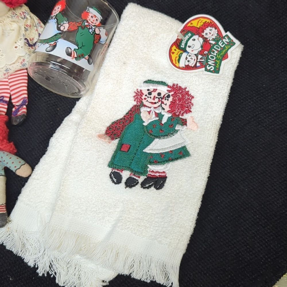 Vtg Snowden & Friends Raggedy Ann‎ & Andy towel, candle, dolls